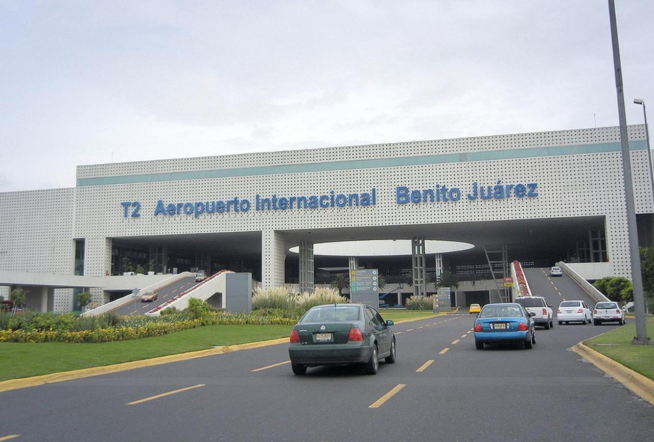 Hotel izZzleep Aeropuerto Terminal 2 Città del Messico Esterno foto